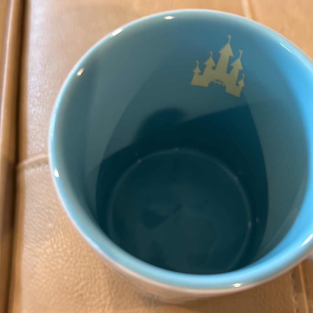 Disneyland’s modern Mickey Mouse mug with friends - Picture 8 of 9